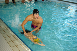 オリンピック選手のバドミントン・水泳教室
